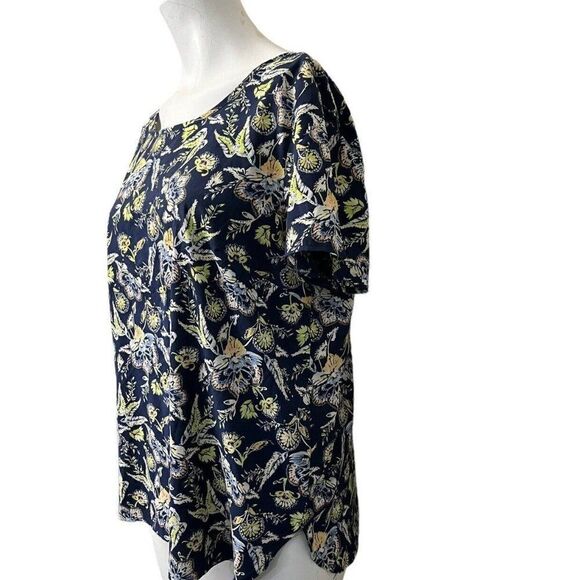 FADED GLORY Women’s Medium Blouse Navy Blue Floral Short Sleeve Keyhole Back New - Picture 2 of 4